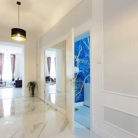 Luxurious King And Queen Bed Park4free Lejlighed Budapest