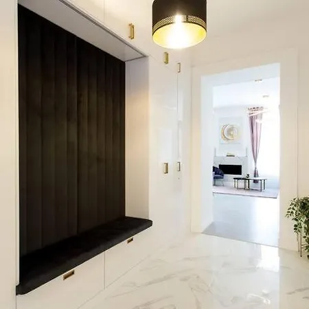 Luxurious King And Queen Bed Park4free * Budapesta