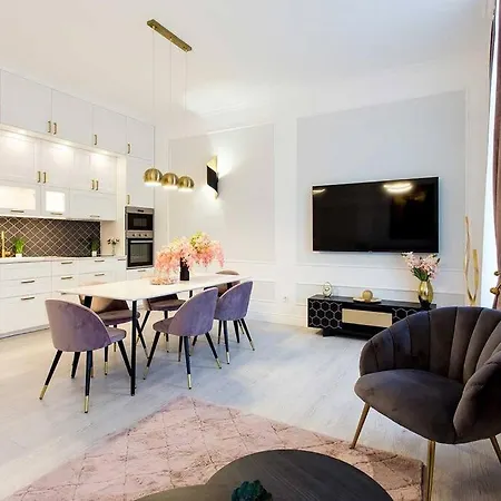 Luxurious King And Queen Bed Park4free Apartament