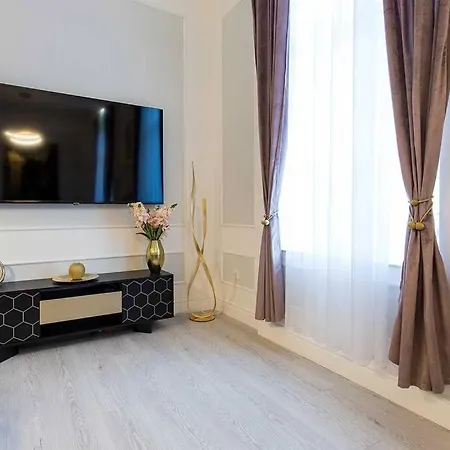 Luxurious King And Queen Bed Park4free * Budapesta