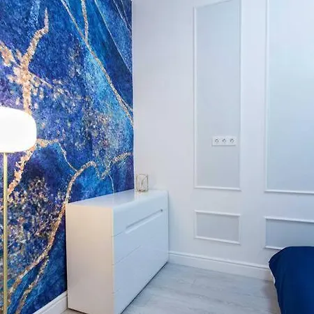 Luxurious King And Queen Bed Park4free Budapest