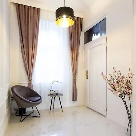 Appartement Luxurious King And Queen Bed Park4free