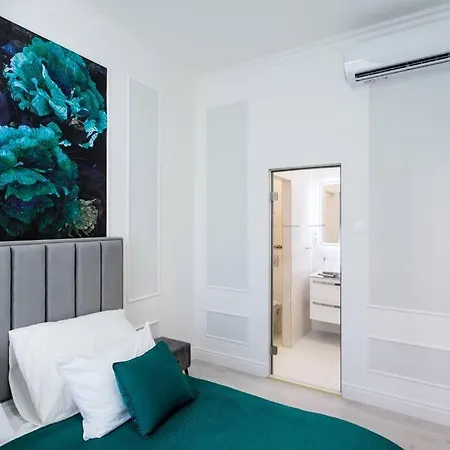 Luxurious King And Queen Bed Park4free Appartement