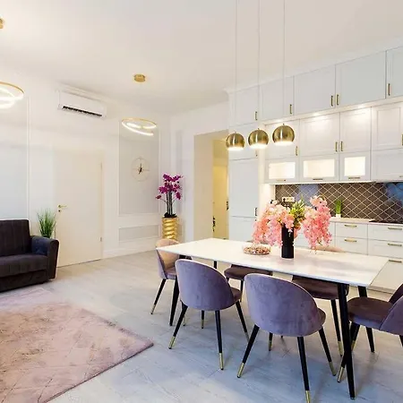 Apartment Luxurious King And Queen Bed Park4free *