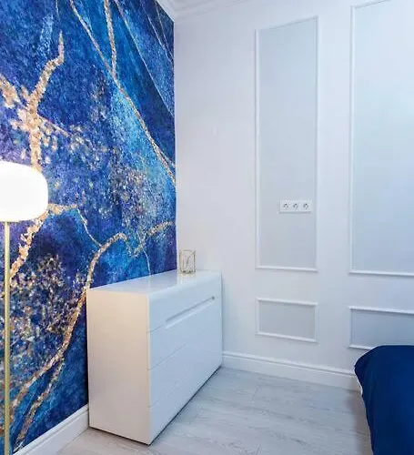 Luxurious King And Queen Bed Park4free Budapest