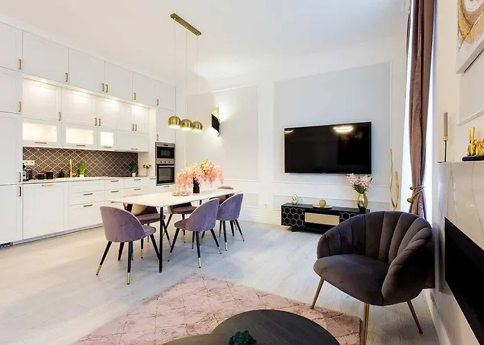 Luxurious King And Queen Bed Park4free Appartement