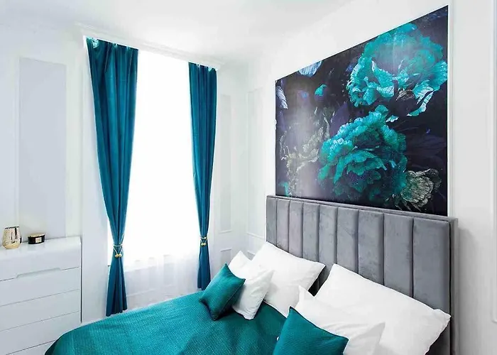 Luxurious King And Queen Bed Park4free Budapest