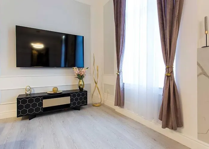 Luxurious King And Queen Bed Park4free * Budapest