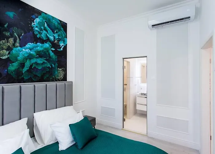 Luxurious King And Queen Bed Park4free Appartement