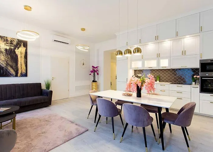 Apartamento Luxurious King And Queen Bed Park4free *