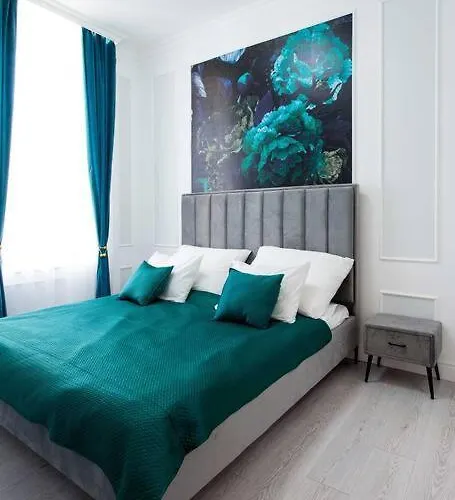 Luxurious King And Queen Bed Park4free