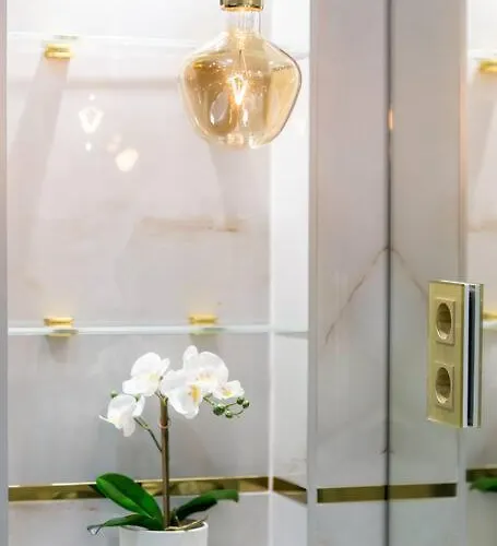 Appartamento Luxurious King And Queen Bed Park4free Budapest